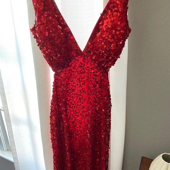 Sz 0-2 Red Sequin Backless Gown by Sean Collection - Picture 3 of 7
